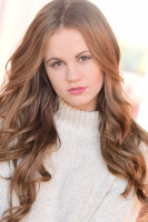 Mackenzie Lintz photo #