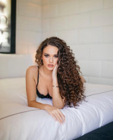 Madison Pettis photo #