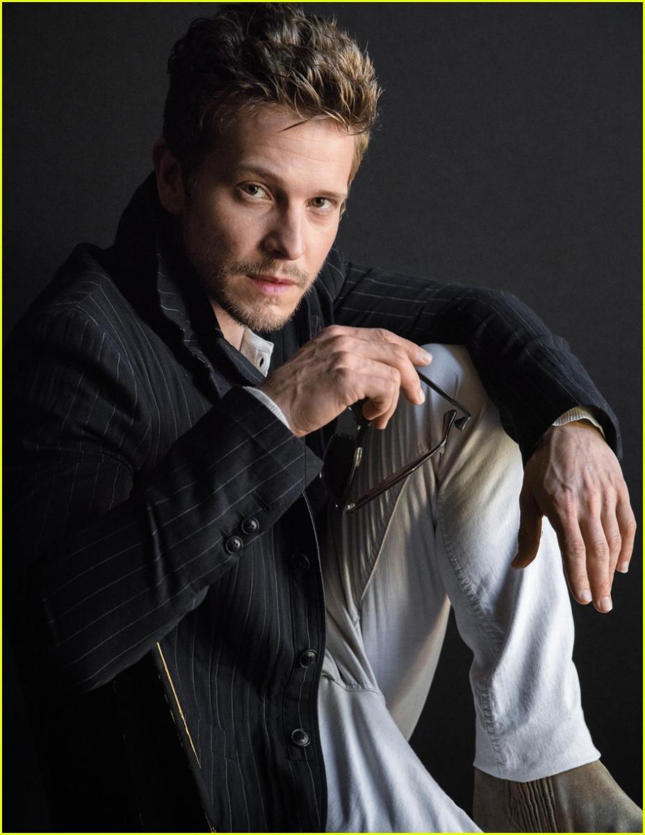 Matt Czuchry photo 12 of 572 pics, wallpaper photo 1205375 ThePlace2