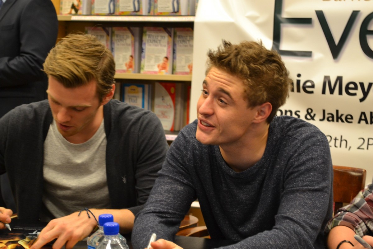 Max Irons: pic #675070