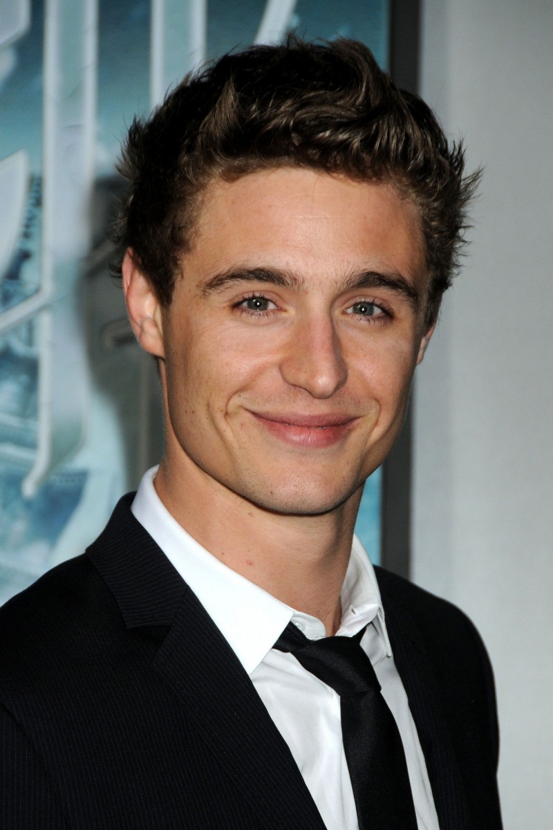 Max Irons: pic #673366