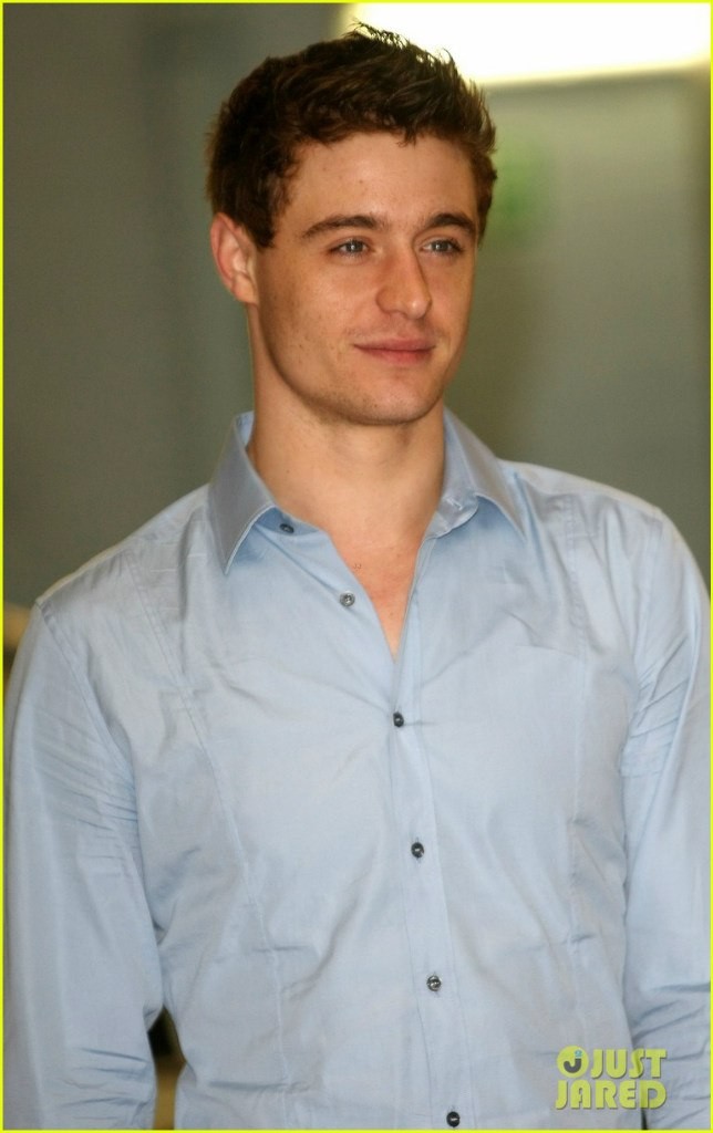 Max Irons: pic #679907