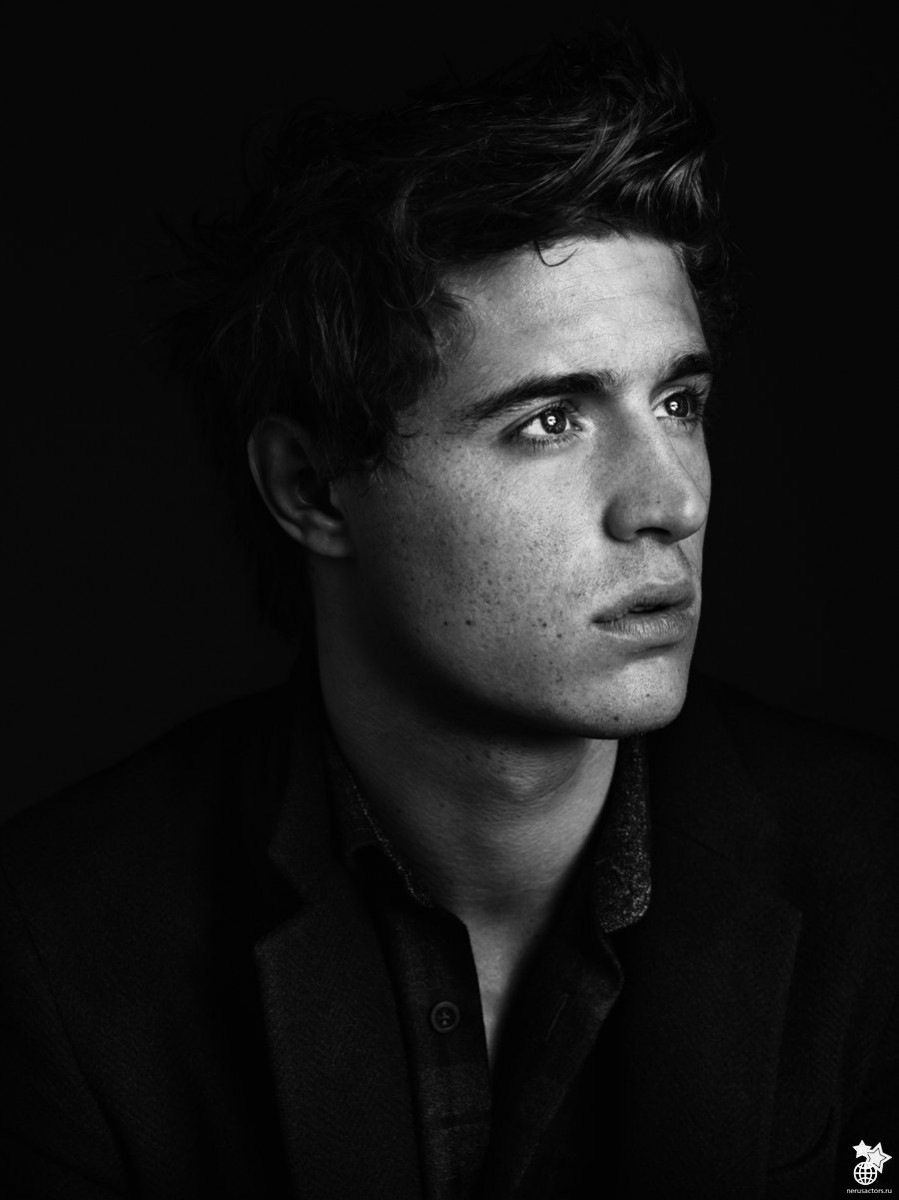 Max Irons: pic #673379