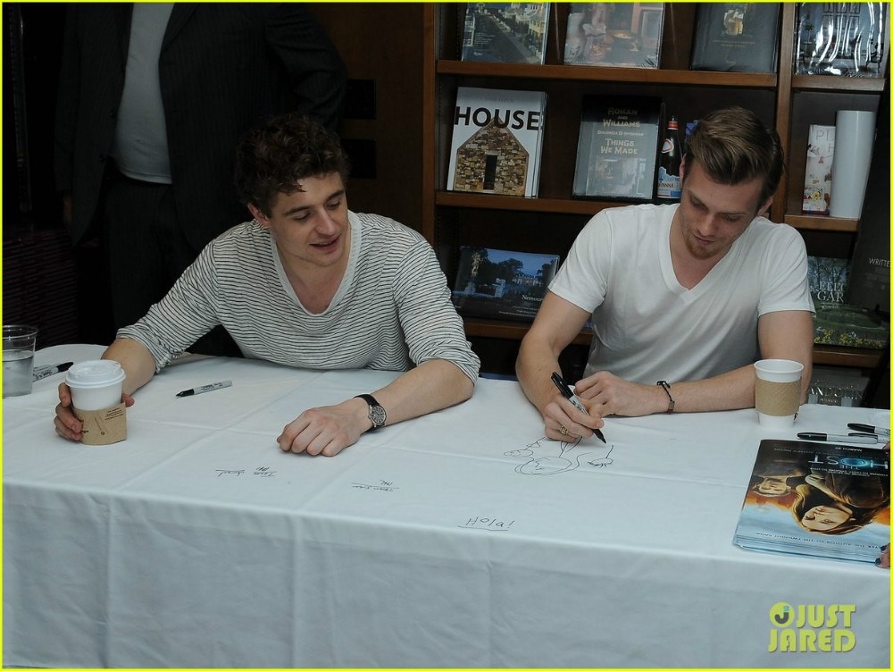 Max Irons: pic #675068