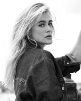 Melissa Roxburgh photo #