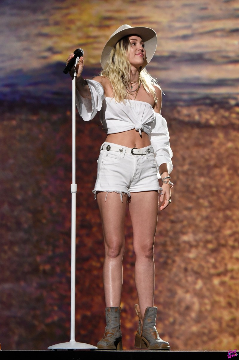 Miley Cyrus: pic #936292