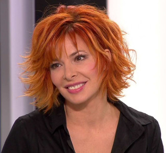 mylene_farmer_jt_de_-gthumb-ghdata300.jpg