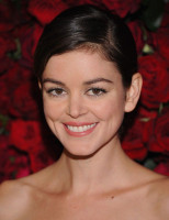 Nora Zehetner photo #