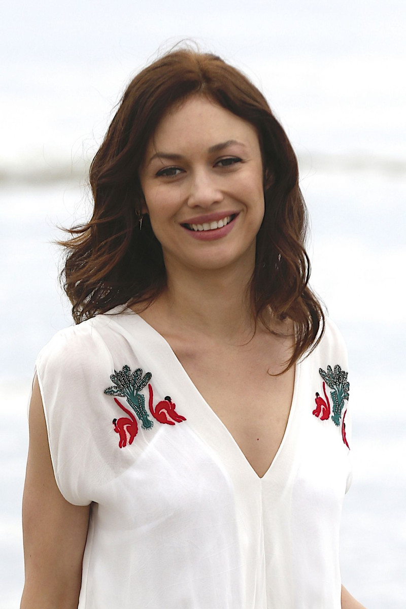 Olga Kurylenko Beach Rowan Atkinson Spotted Filming Johnny English 3 With Bikini 2020 01 20