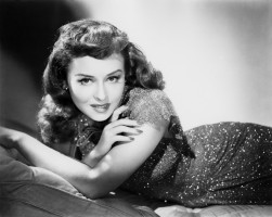 Paulette Goddard photo #