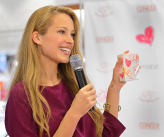 Petra Nemcova photo #