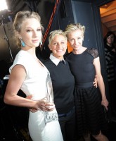 Portia De Rossi photo #