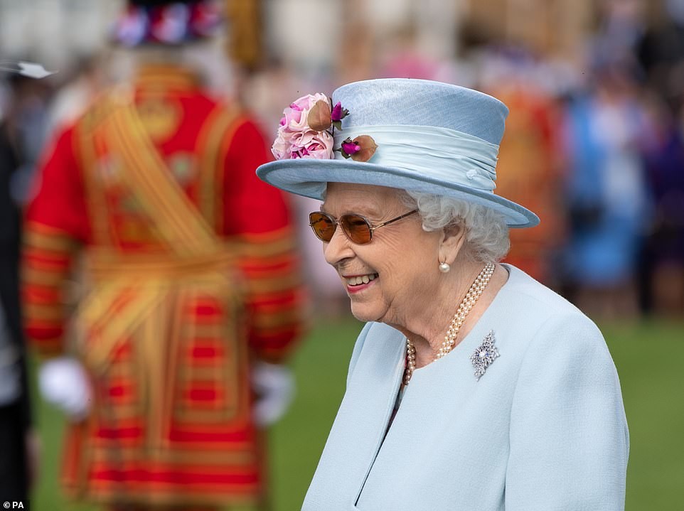 Queen Elizabeth ll : pic #1141412