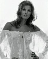 Raquel Welch photo #