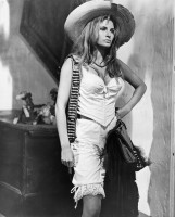 Raquel Welch photo #