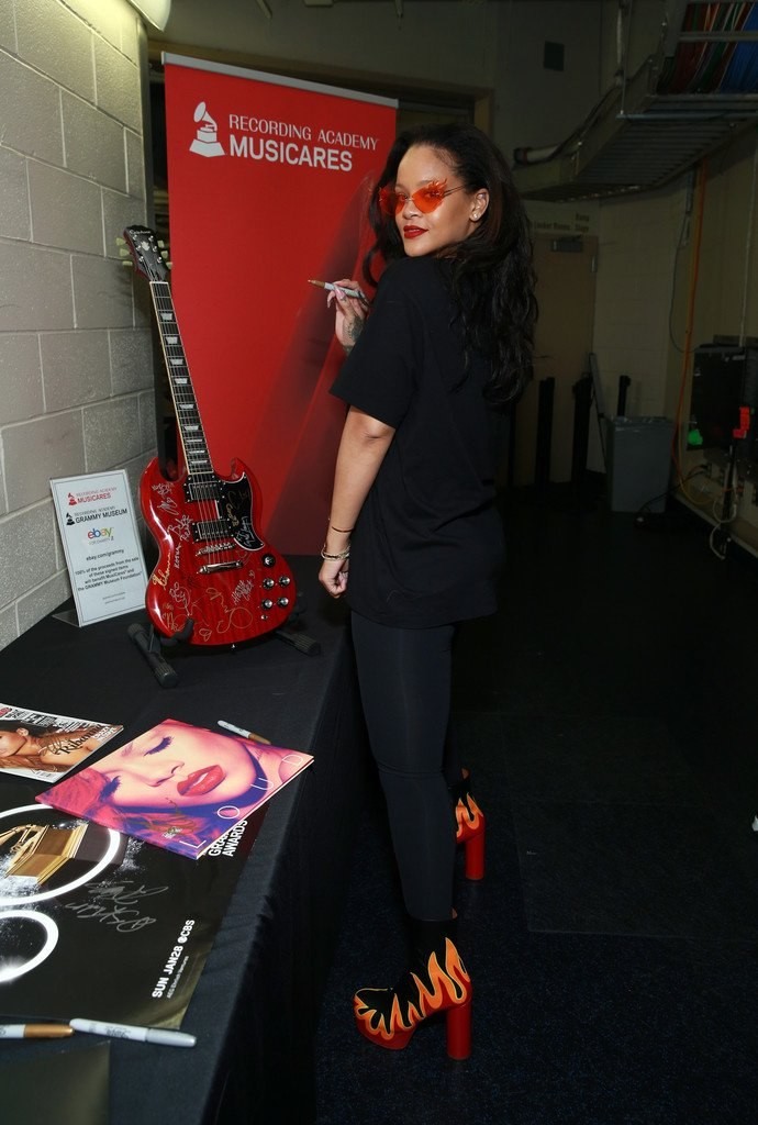 Rihanna: pic #1004015