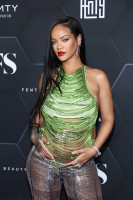 photo 10 in Rihanna gallery [id1297645] 2022-02-21