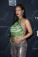 photo 18 in Rihanna gallery [id1297637] 2022-02-21