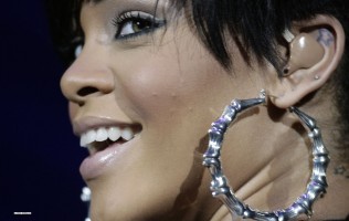 photo 22 in Rihanna gallery [id135393] 2009-02-24