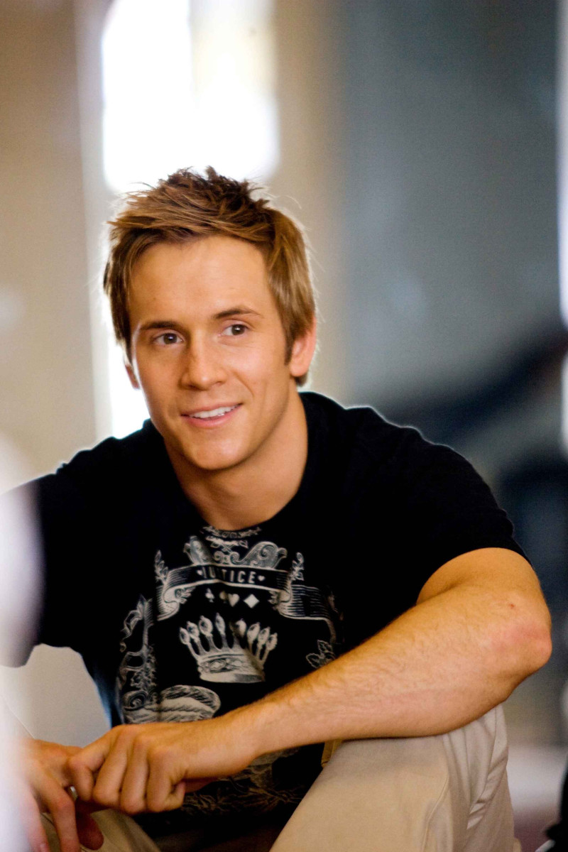 Robert Hoffman photo 13 of 40 pics, wallpaper photo 136968 ThePlace2