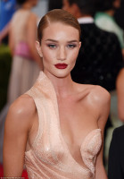 Rosie Huntington-Whitely photo #