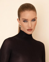 Rosie Huntington-Whitely photo #