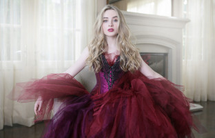 Sabrina Carpenter photo #