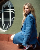 Sabrina Carpenter photo #