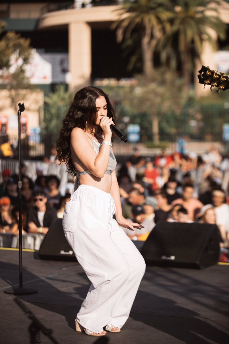 Sabrina Claudio: pic #1084001