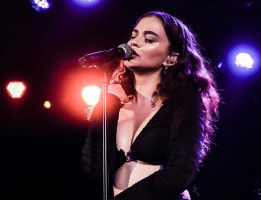 Sabrina Claudio photo #