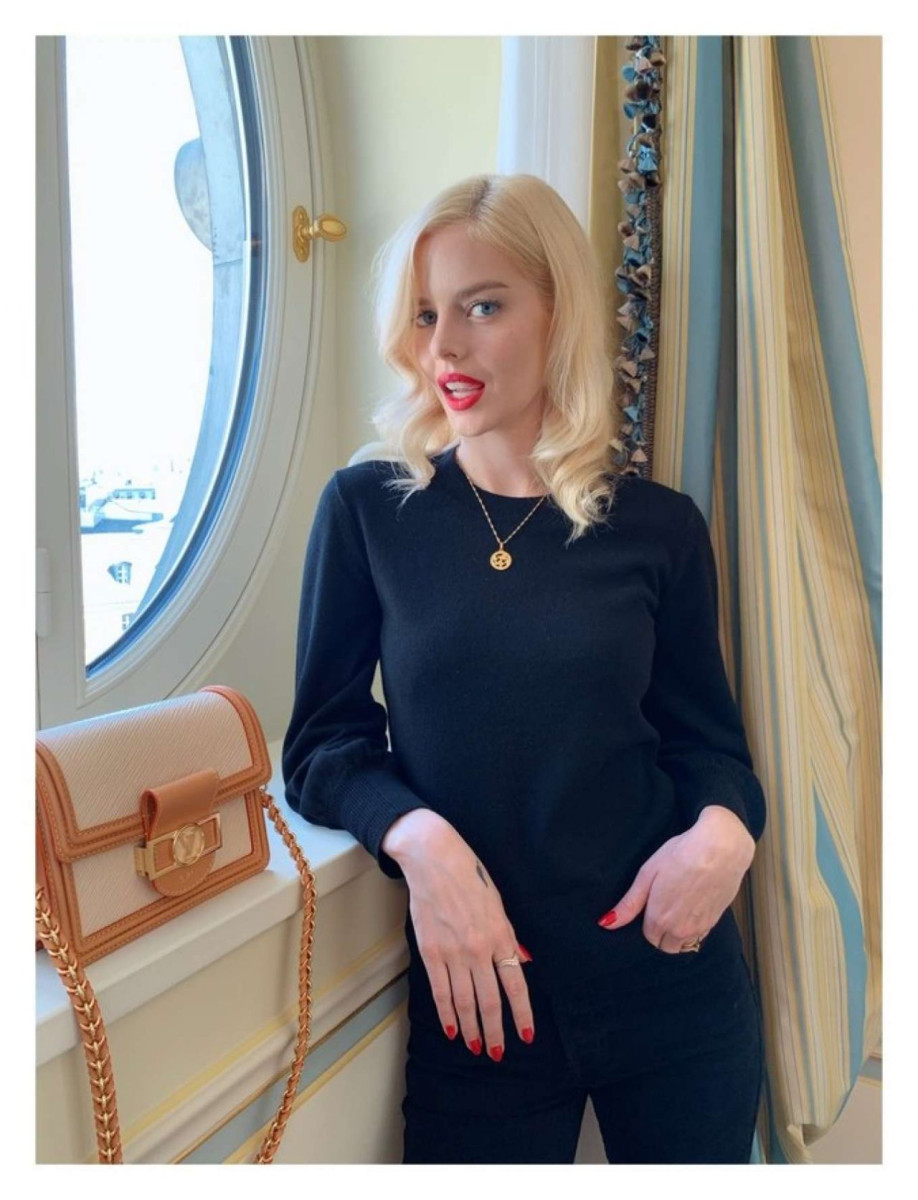 https://www.theplace2.ru/cache/archive/samara_weaving/img/samara-weaving-w-mag(3)-gthumb-gwdata1200-ghdata1200-gfitdatamax.jpg