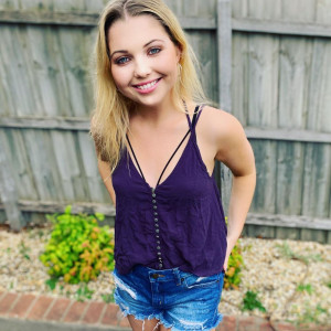 Sammi Hanratty pic #1094779