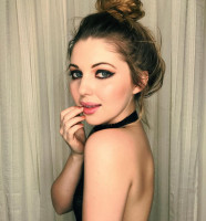 Sammi Hanratty photo #