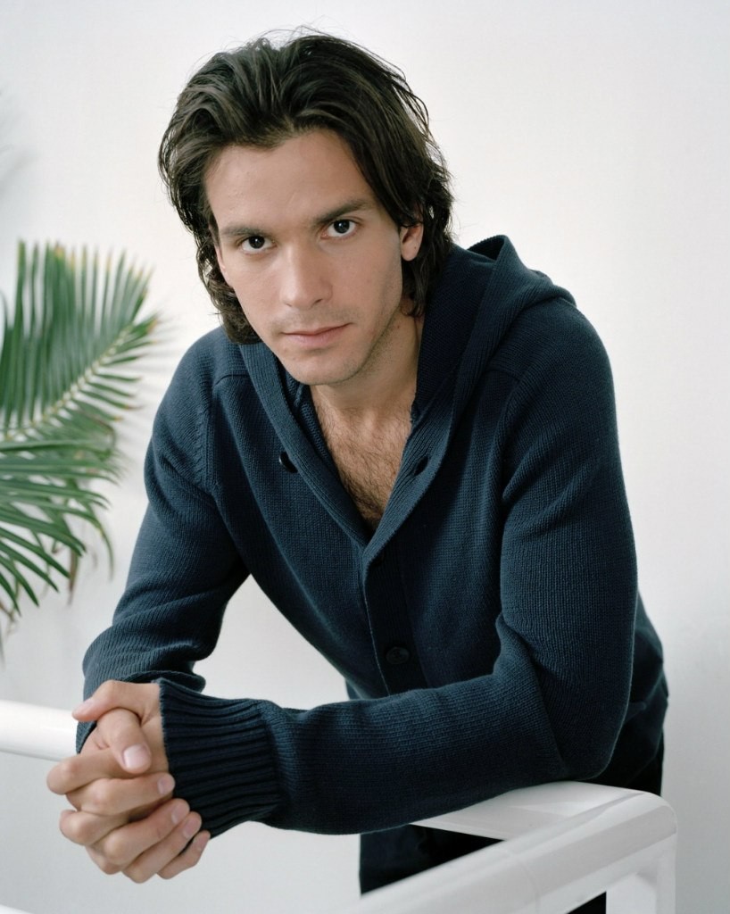 Santiago Cabrera: pic #596367