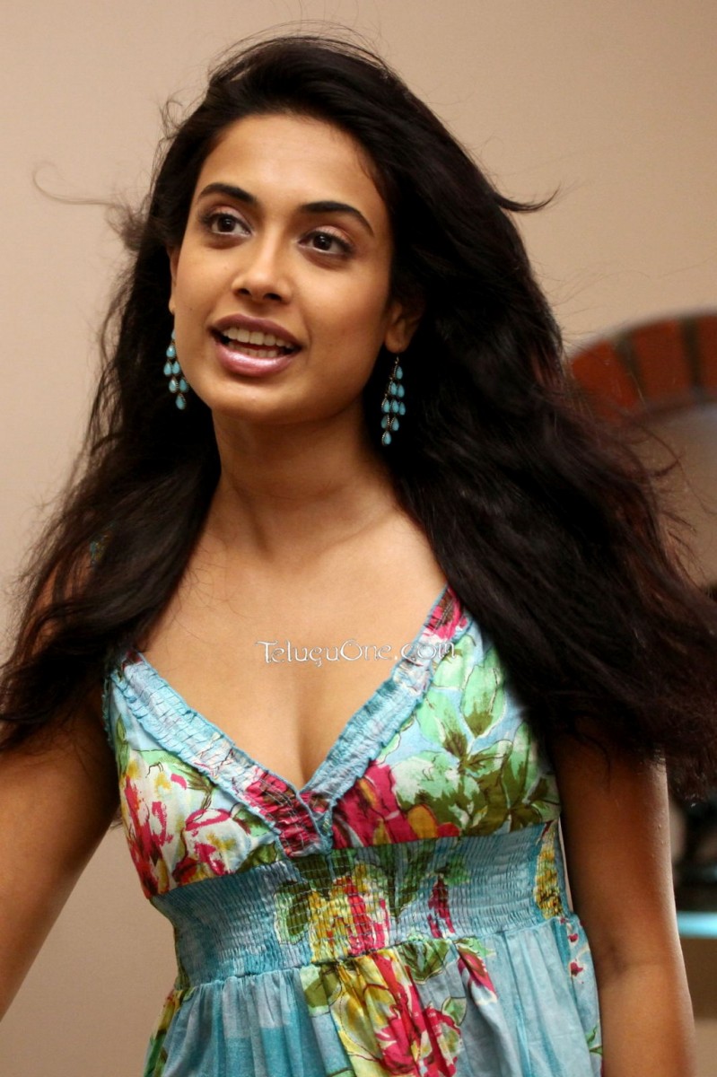 Sarah-Jane Dias : pic #553646