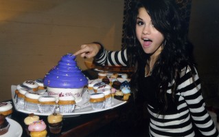 photo 11 in Selena Gomez gallery [id340649] 2011-02-14