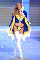 photo 16 in Shannan Click gallery [id546616] 2012-10-29