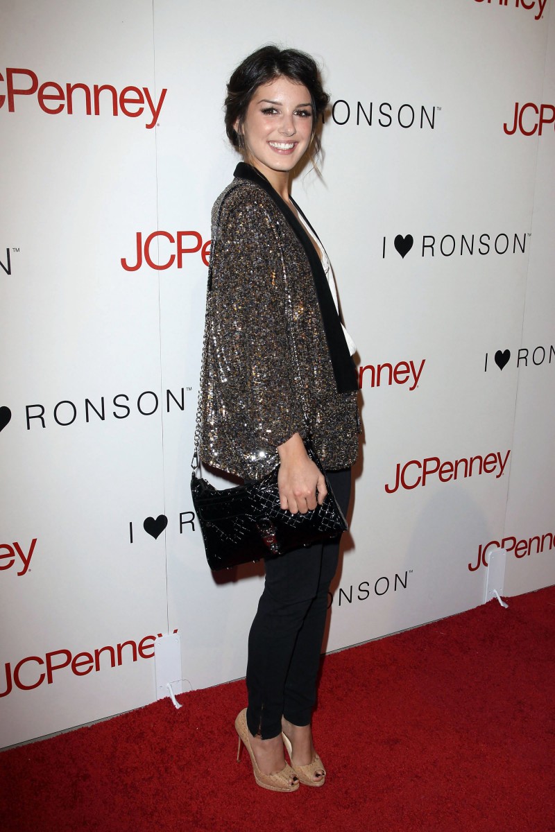 Shenae Grimes: pic #257213