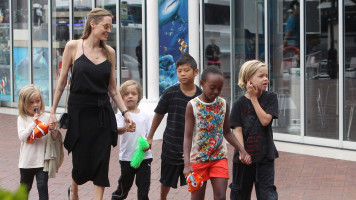 photo 8 in Shiloh Nouvel Jolie-Pitt gallery [id633677] 2013-09-24