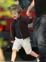 photo 18 in Jolie-Pitt gallery [id317518] 2010-12-23