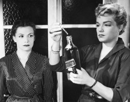 Simone Signoret pic #472210