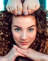 Sofie Dossi pic #1050001