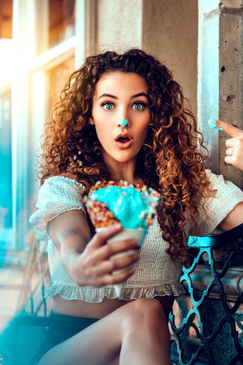 Sofie Dossi: pic #1049998