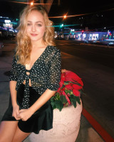 Sophie Reynolds photo #