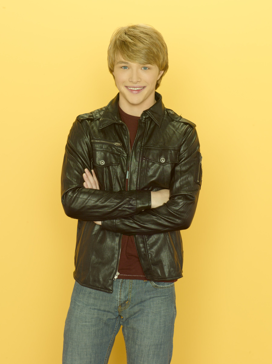 Sterling Knight photo 8 of 19 pics, wallpaper photo 468305 ThePlace2