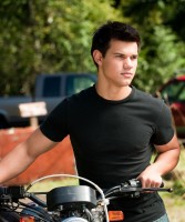 photo 18 in Taylor Lautner gallery [id256347] 2010-05-19