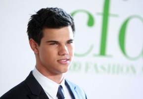photo 23 in Taylor Lautner gallery [id207692] 2009-12-01