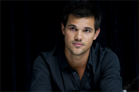 Taylor Lautner pic #511042