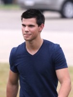 photo 4 in Taylor Lautner gallery [id272180] 2010-07-22