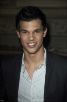 photo 7 in Taylor Lautner gallery [id257225] 2010-05-19